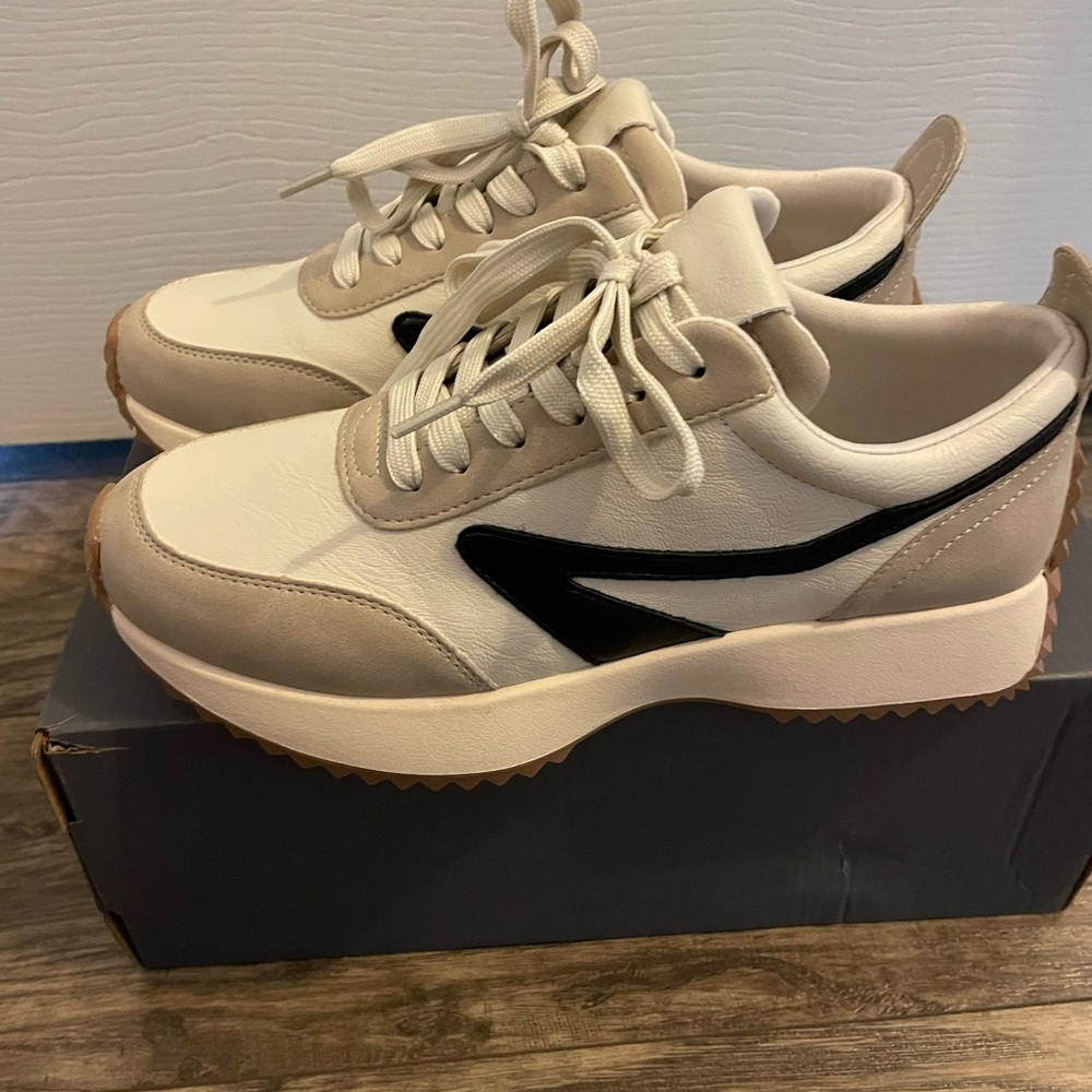 Dolce Vita womens Beige and Black Sneakers